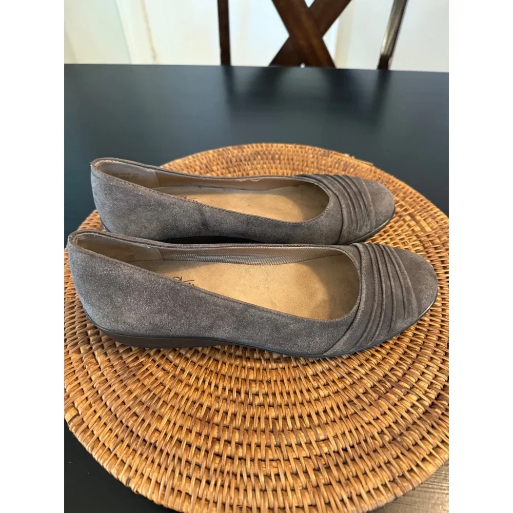 LifeStride Velocity Memory‎ Foamy Grey Faux Suede Pleated Toe shoes  9.5M